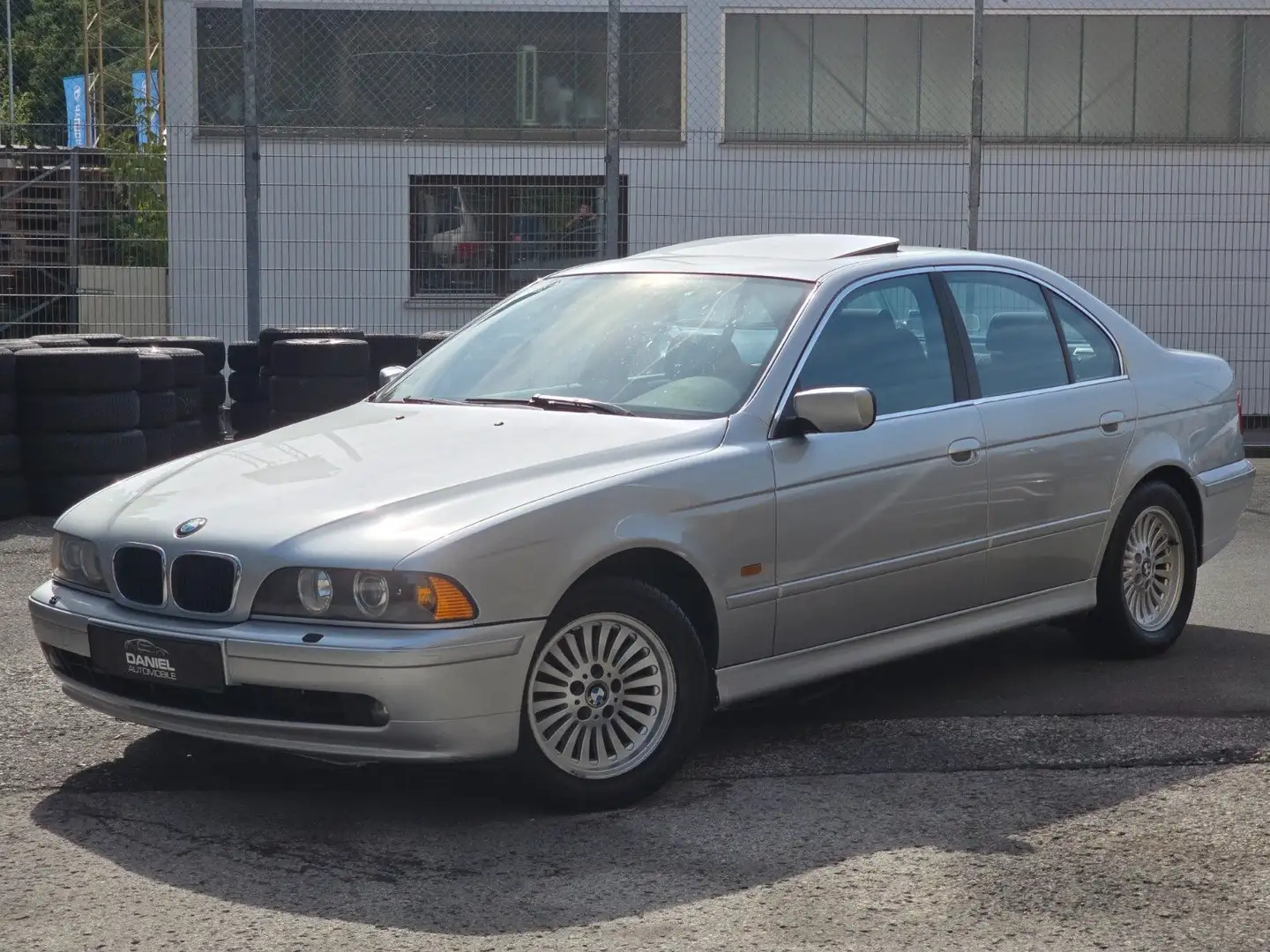 BMW 525 d Lim.+2.HAND+XENON+ALU+KLIMAAUT.+AHK+TÜV Silber - 2