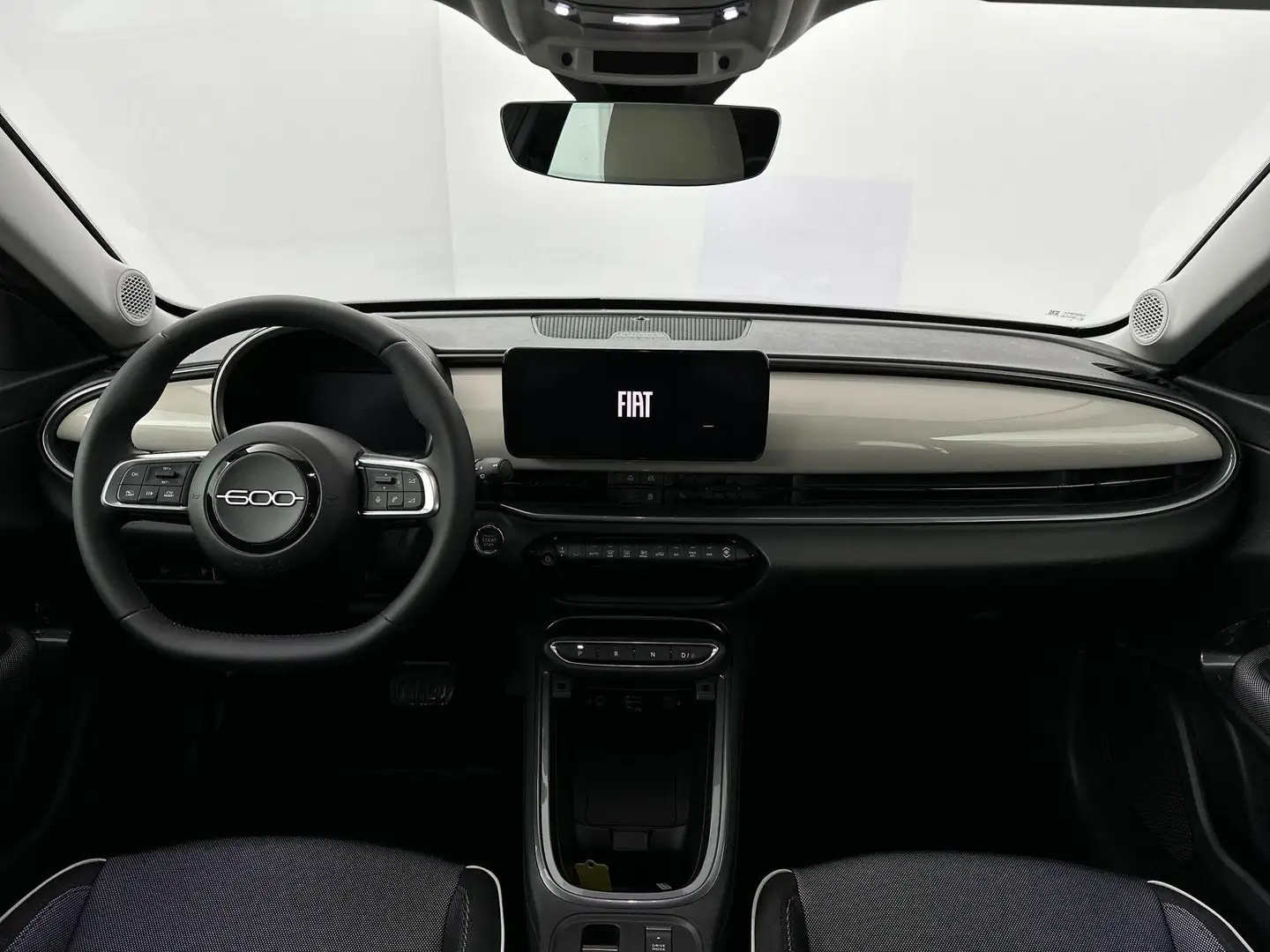 Fiat 600e Urban 54 kWh | Voorraadmodel | Snel Rijden Mogelij Beige - 2