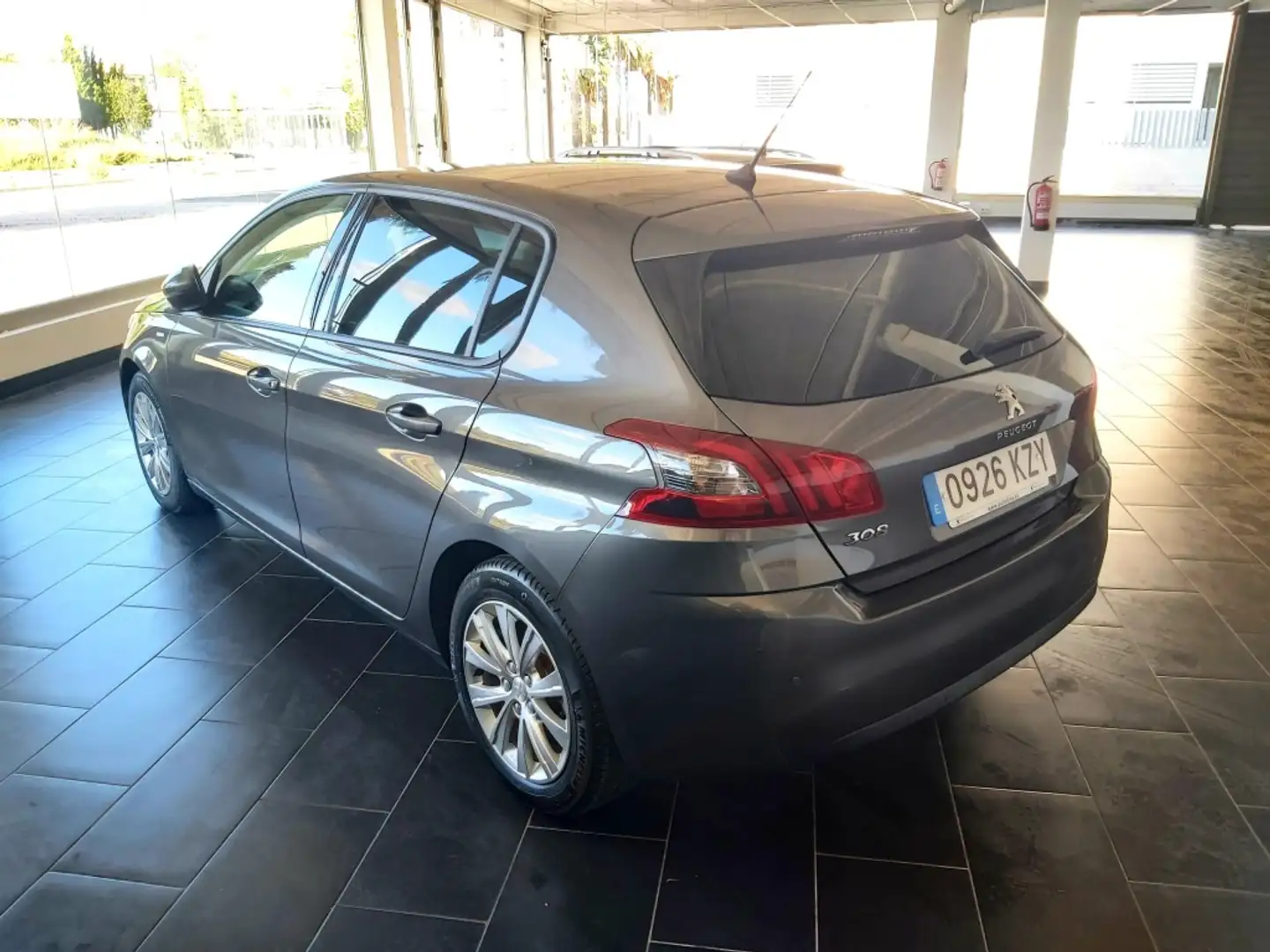 Peugeot 308 1.2 PureTech S&S Style 110 Gris - 2