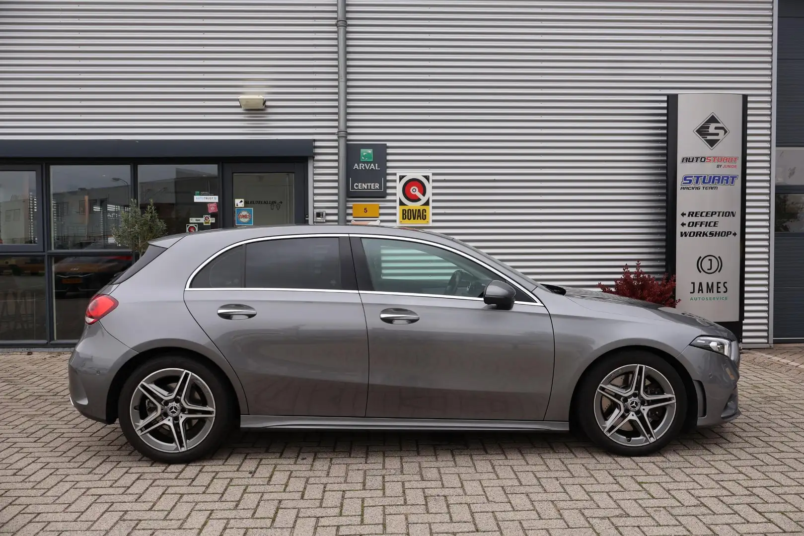 Mercedes-Benz A 250 Premium Plus 2e Eigenaar | Dealer Onderh | AMG/Nig Gris - 2