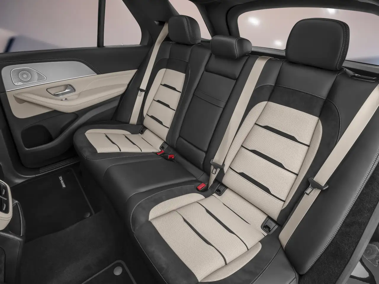 Mercedes-Benz GLE снимка Mercedes-Benz GLE