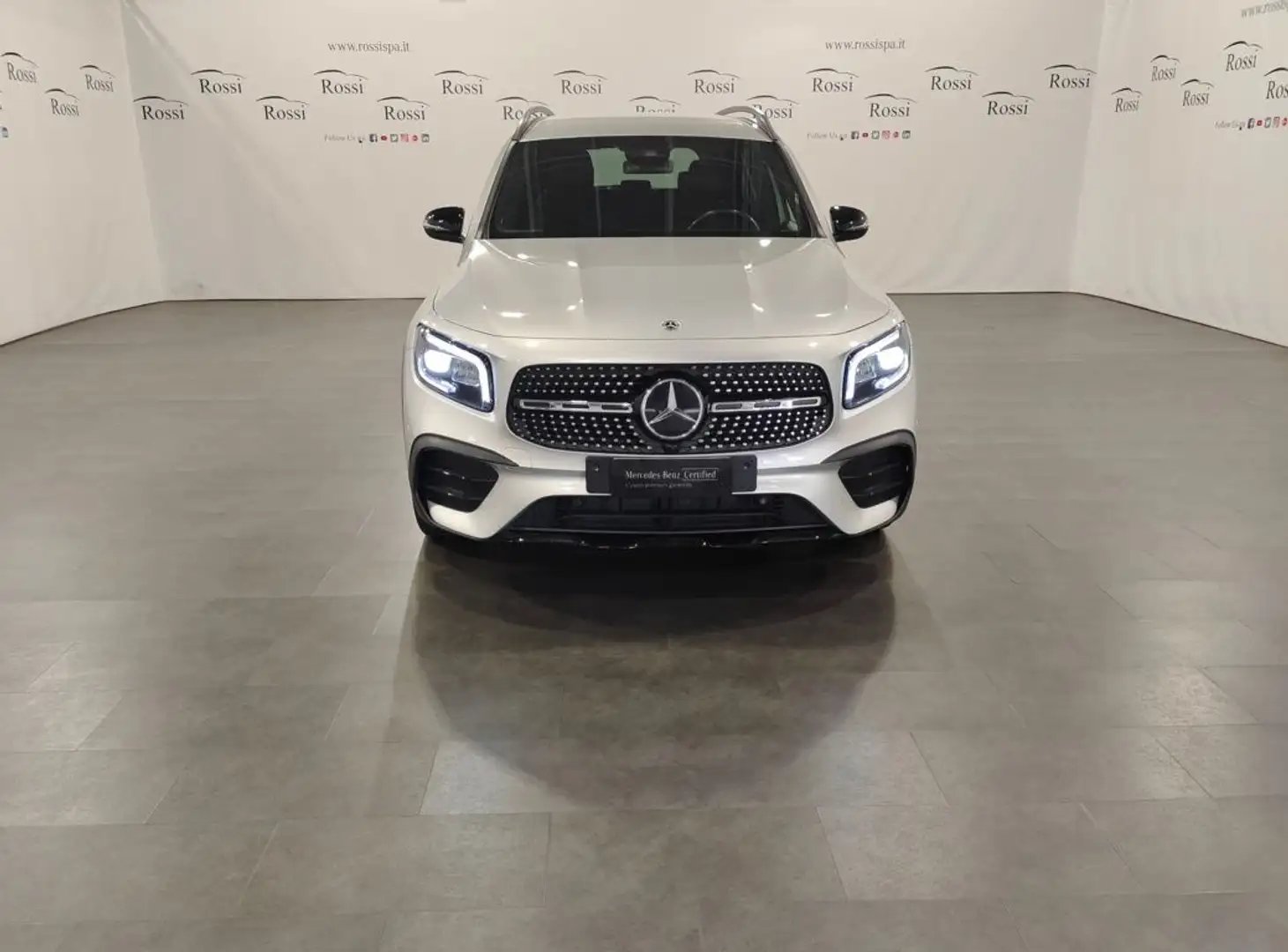 Mercedes-Benz GLB 200 d Premium auto 7p.ti Stříbrná - 1