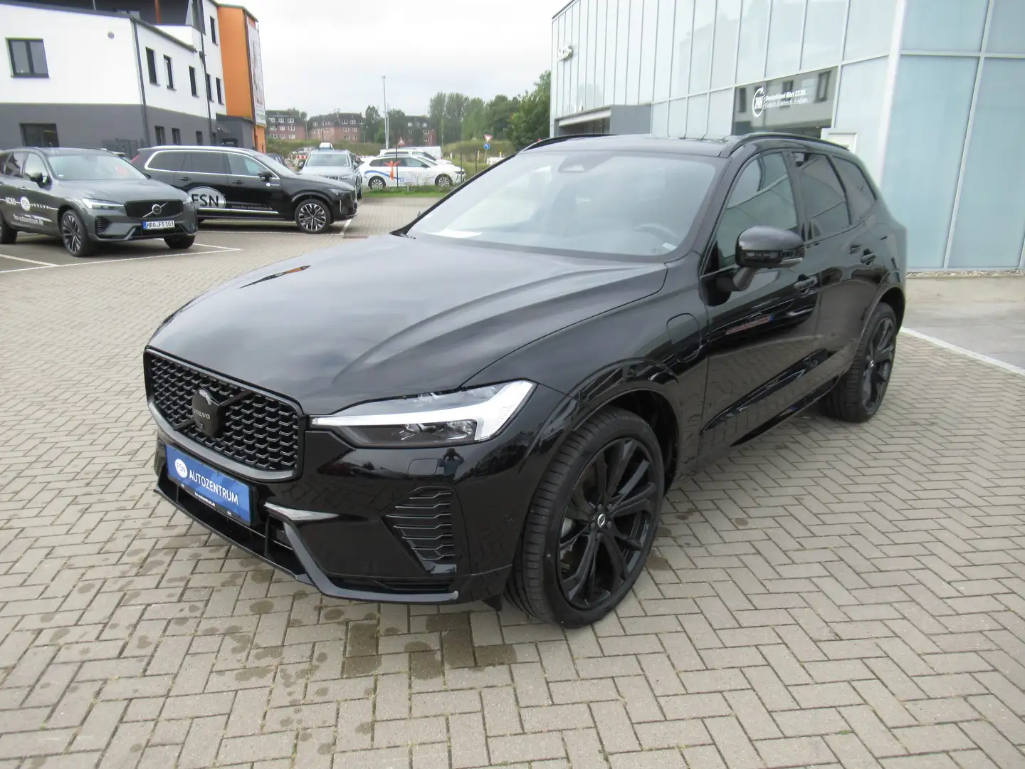Volvo XC60 T6 Plug-in Hybrid Black Edition Automatik Noir - 2