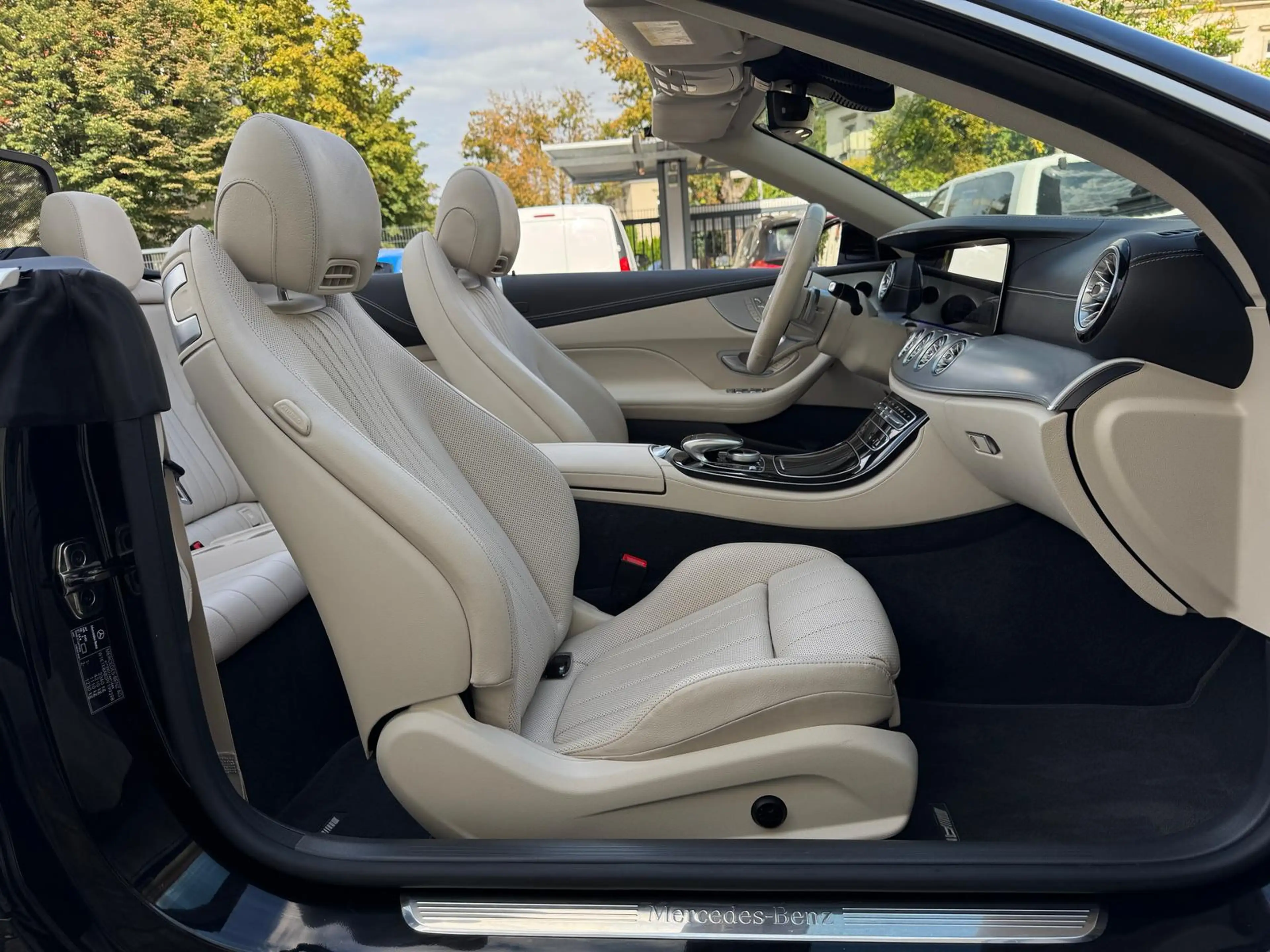 Mercedes-Benz E 200 E200 Cabrio AMG-Line +ACC+CAM+CARPLAY+DAB+ — photo 8