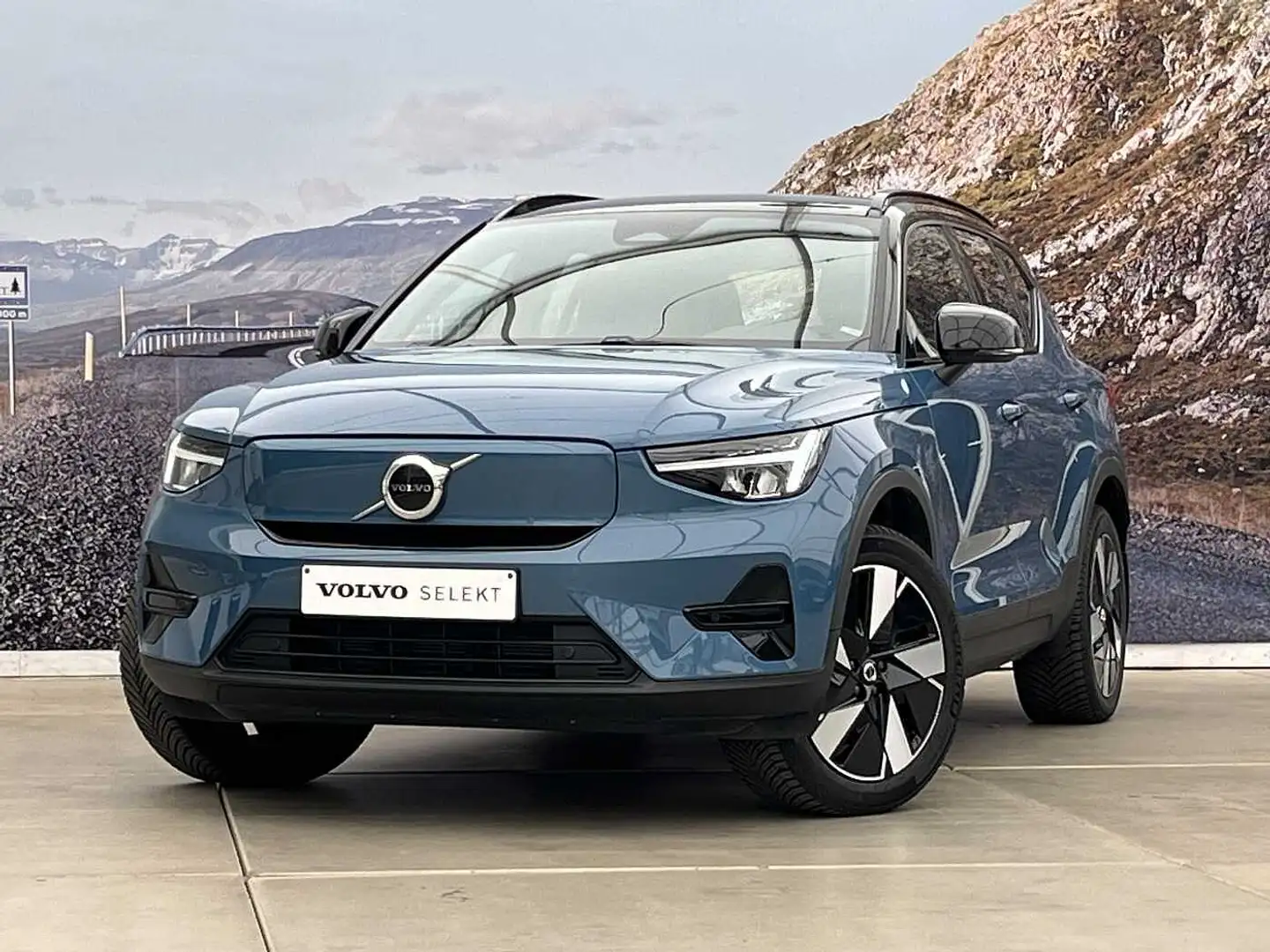 Volvo XC40 P6 PLUS DARK EXTENDED RANGE Blauw - 1