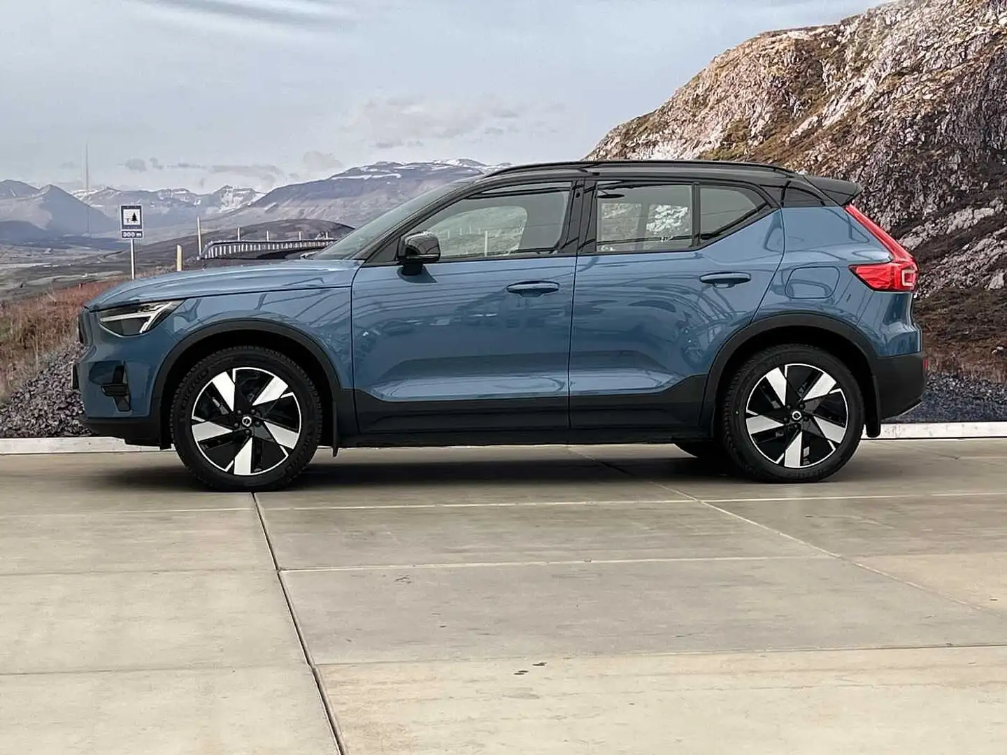 Volvo XC40 P6 PLUS DARK EXTENDED RANGE Blauw - 2