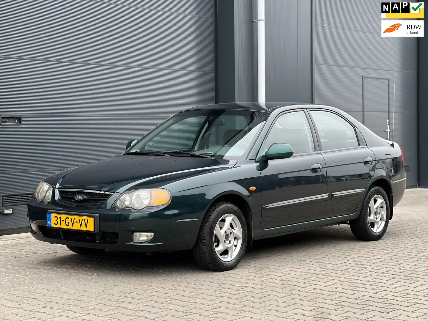 Kia Shuma 1.6-16V LS 5DRS AIRCO TREKHAAK LMV Grün - 1
