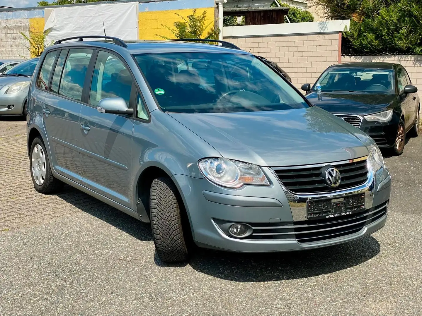 Volkswagen Touran Trendline Grau - 2