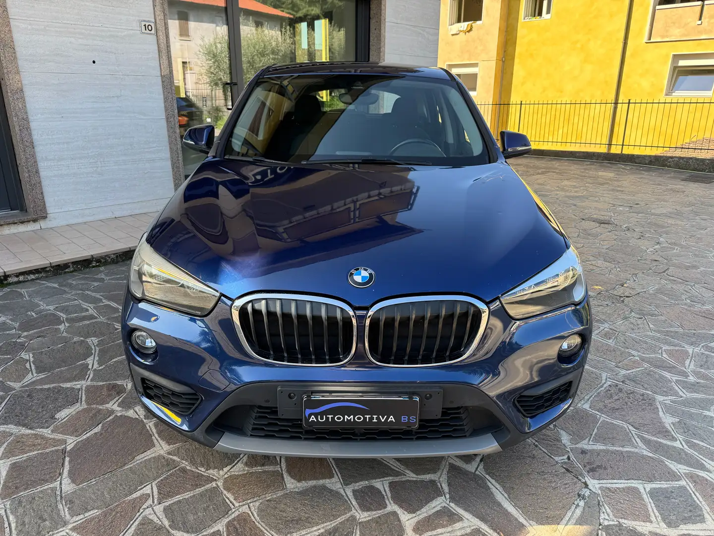 BMW X1 X1 F48 xdrive18d Business auto Azul - 2