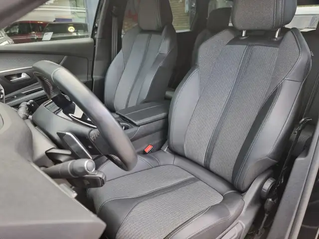 Peugeot 5008 view 18