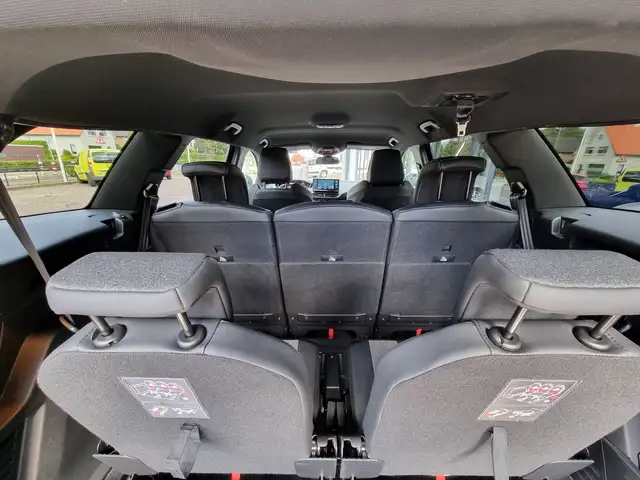 Peugeot 5008 view 14