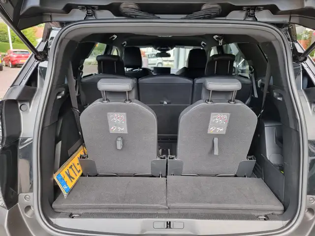 Peugeot 5008 view 11