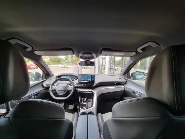 Peugeot 5008 view 3