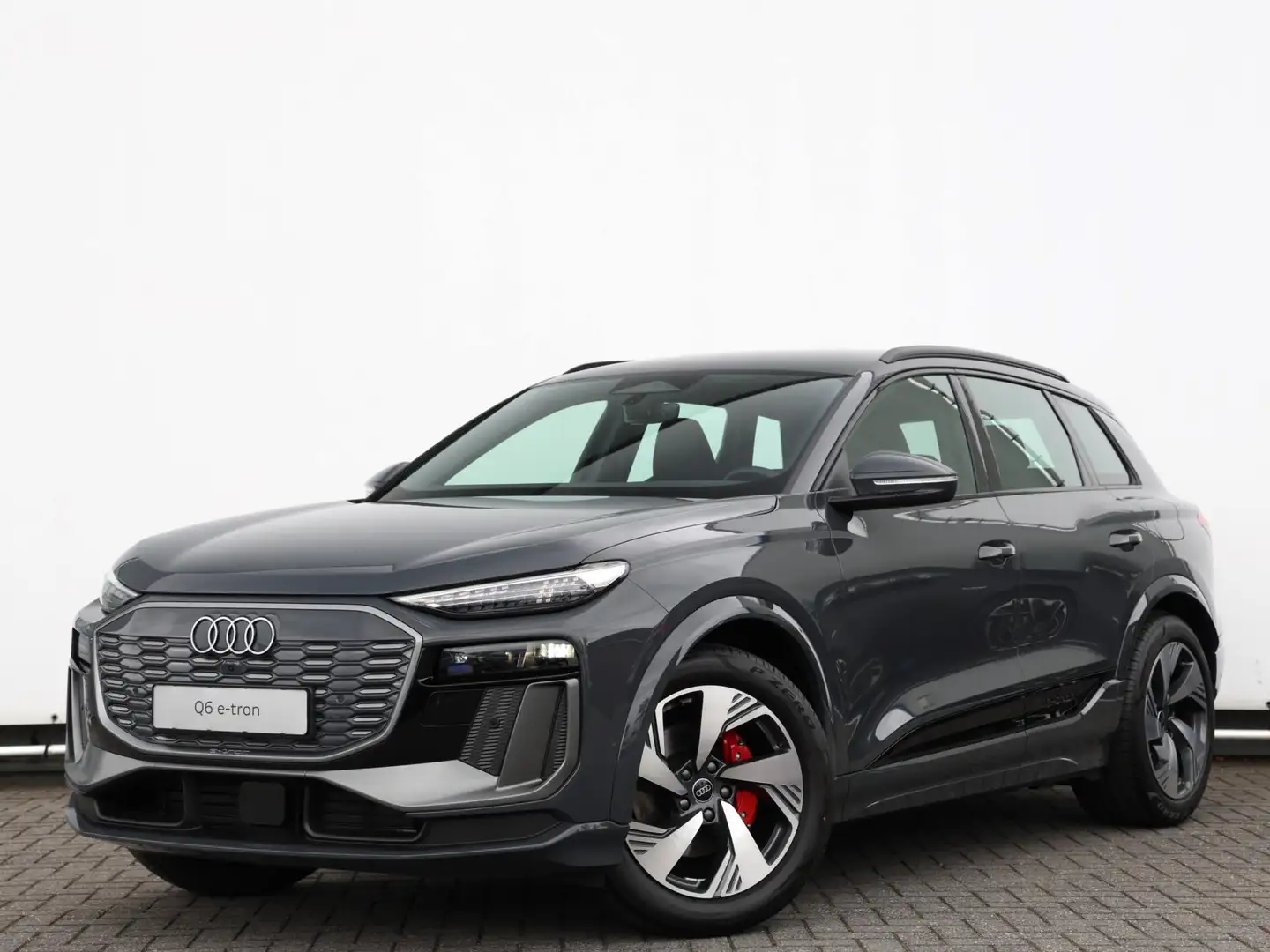 Audi Q6 e-tron First Edition e-tron 55 285kW/388pk 100Kwh Hatchba Gris - 1