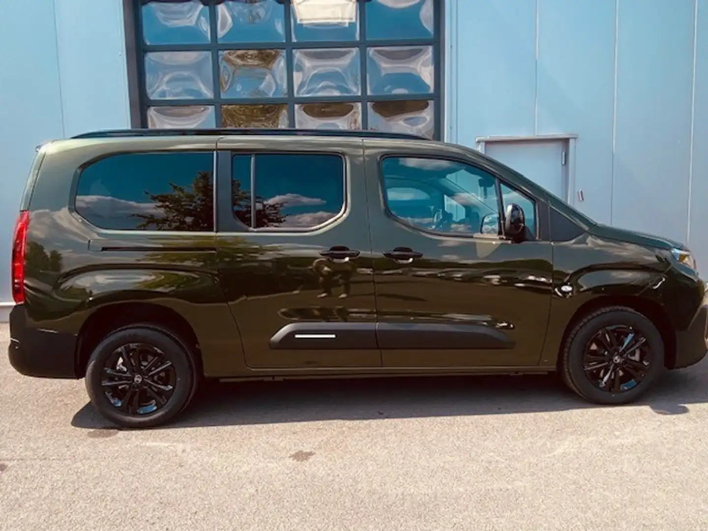 Citroen Berlingo XL BlueHDi MAX EAT8 (7PL) Vert - 2