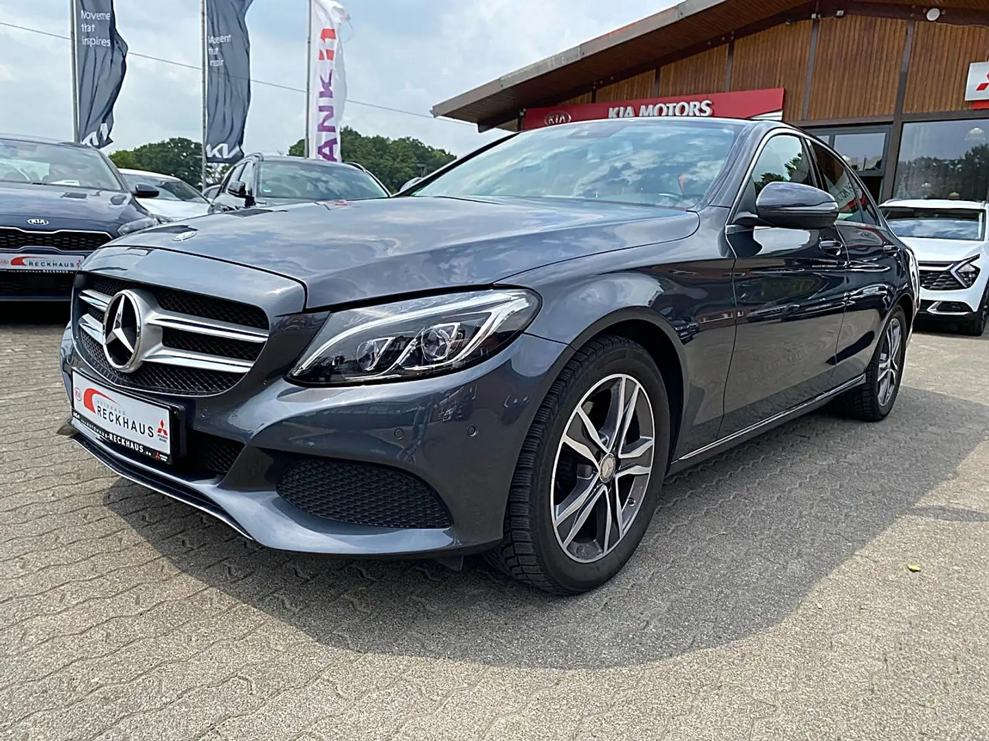 Mercedes-Benz C -Klasse Limousine C200 CGI Klima Einparkhilfe Grau - 2