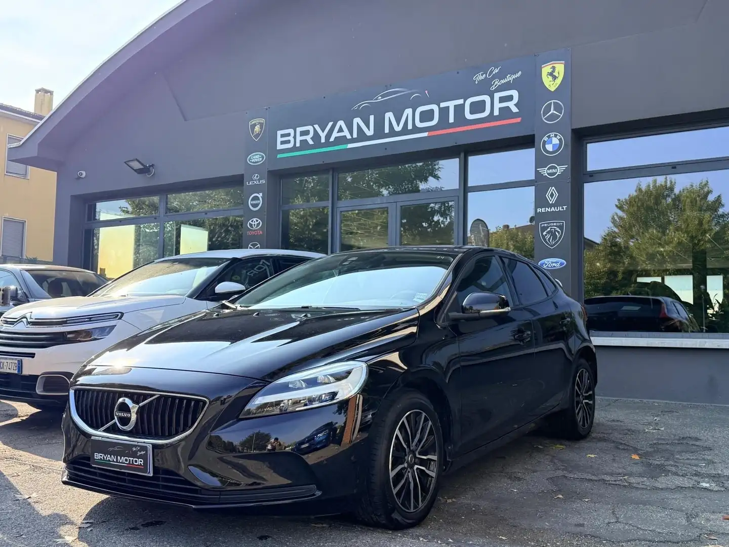 Volvo V40 V40 D2 Geartronic R-design Noir - 1