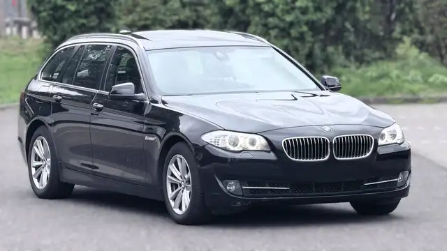 BMW 520 520 i Pano Bi-Xen AHK HiFi PDC M Lenkrad
