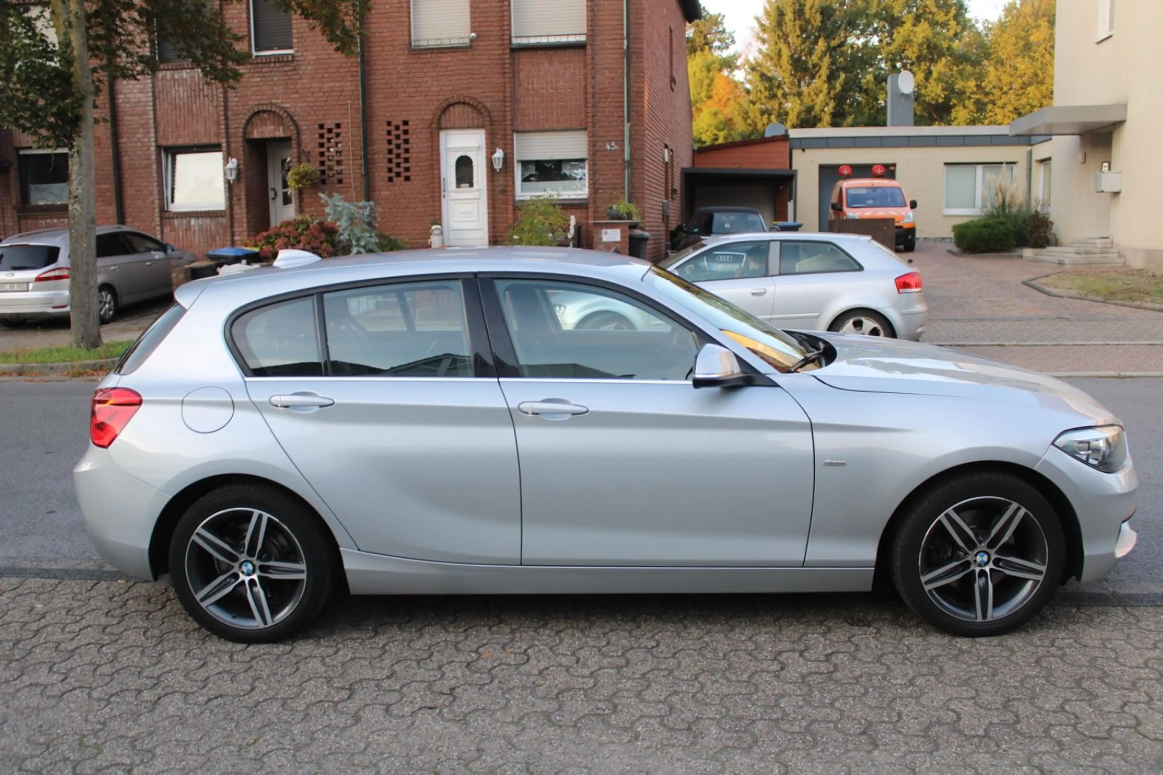 BMW 125 d Sport Line*AUTOMATIK*NAVI*XENON*5TÜRIG — photo 4