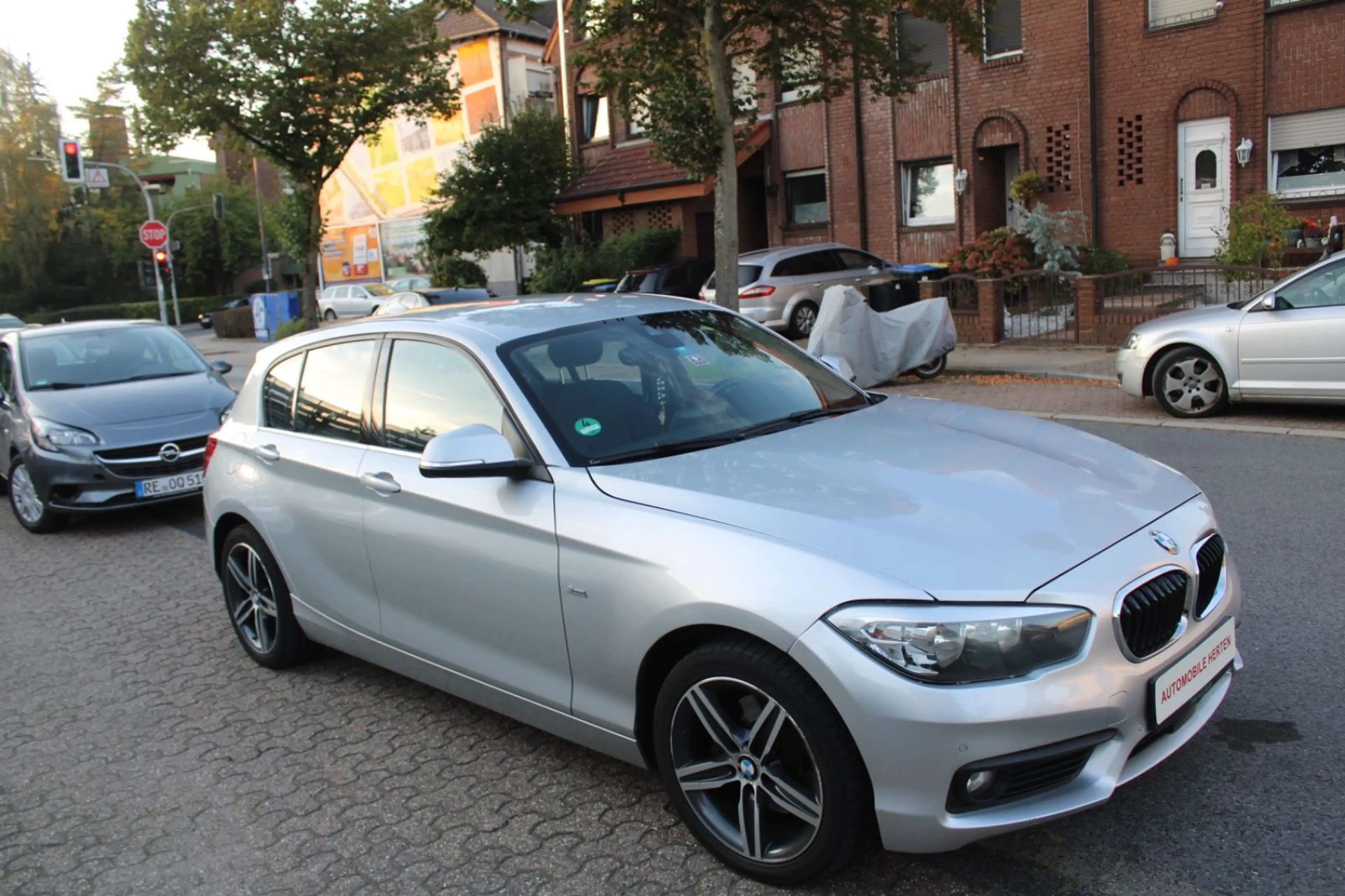 BMW 125 d Sport Line*AUTOMATIK*NAVI*XENON*5TÜRIG — photo 2