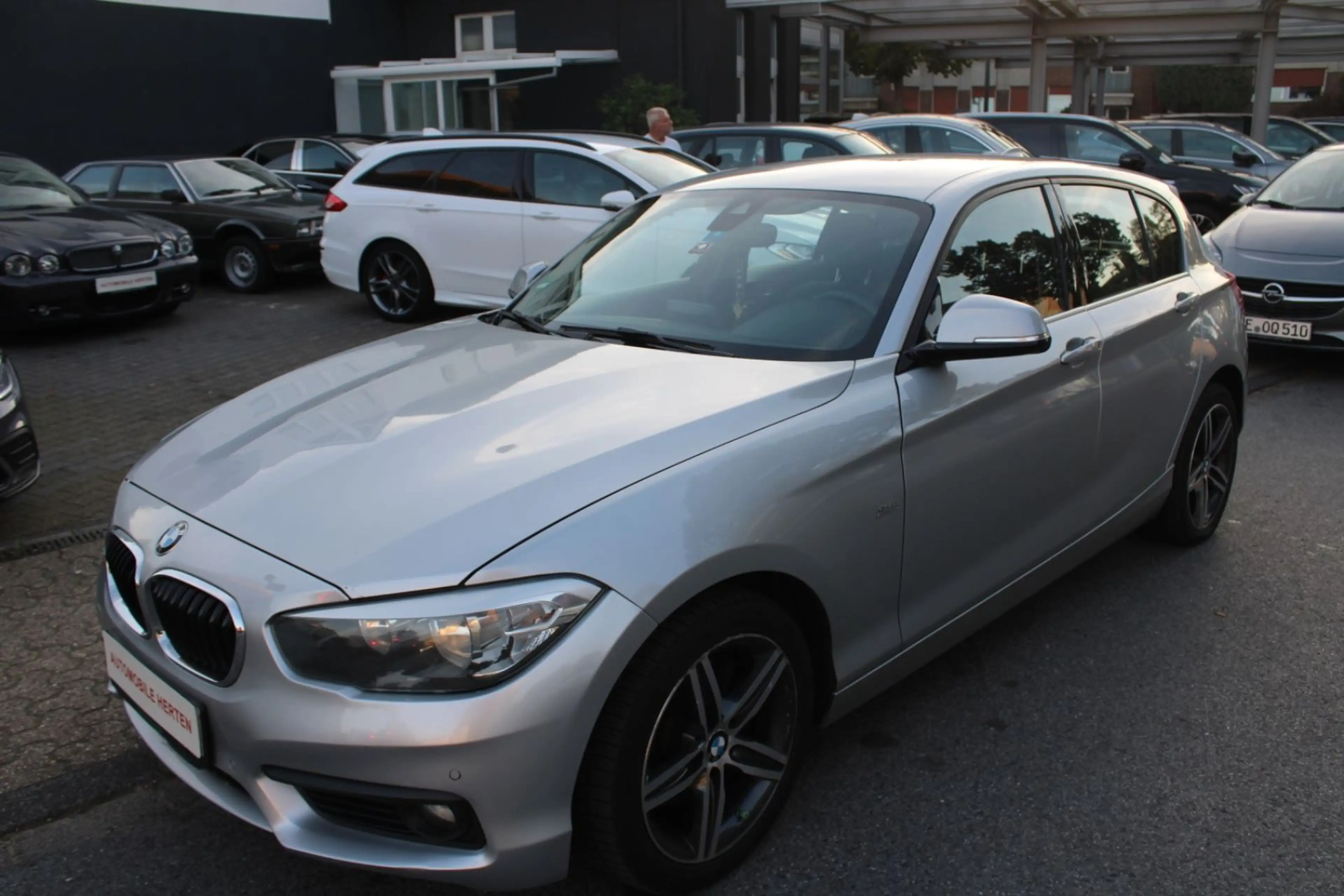 BMW 125 d Sport Line*AUTOMATIK*NAVI*XENON*5TÜRIG