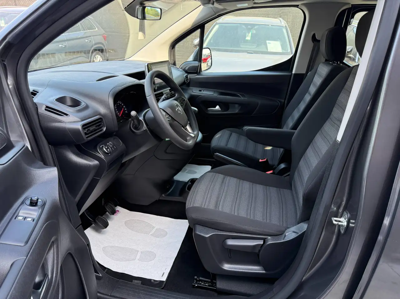 Opel Combo 1.2i 110PK 5 ZIT NAVIGATIE CAMERA CARPLAY PDC DAB TREKHAAK AIRCO, миниатюра 12
