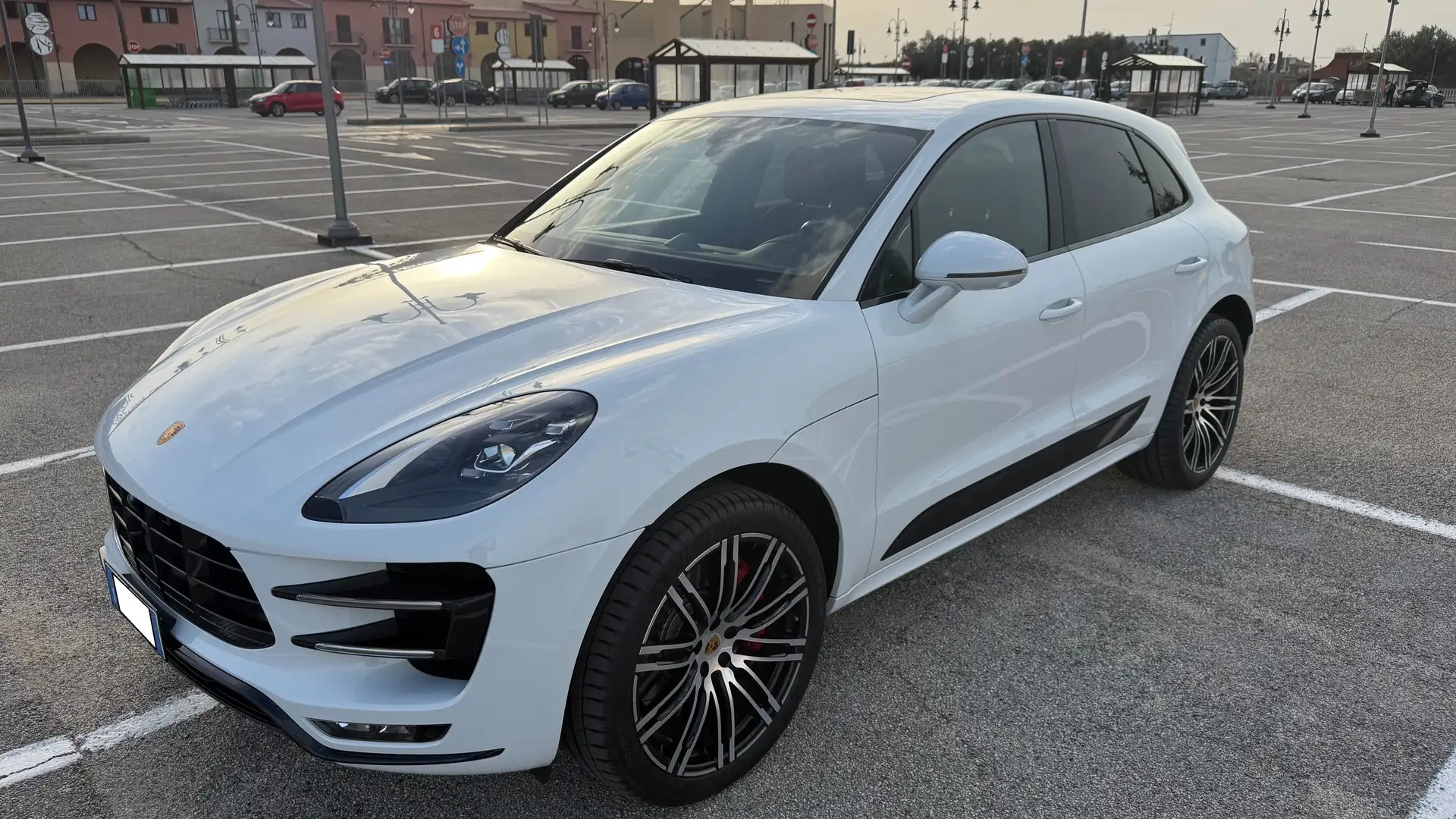 Porsche Macan Turbo Performance Package Bianco - 1