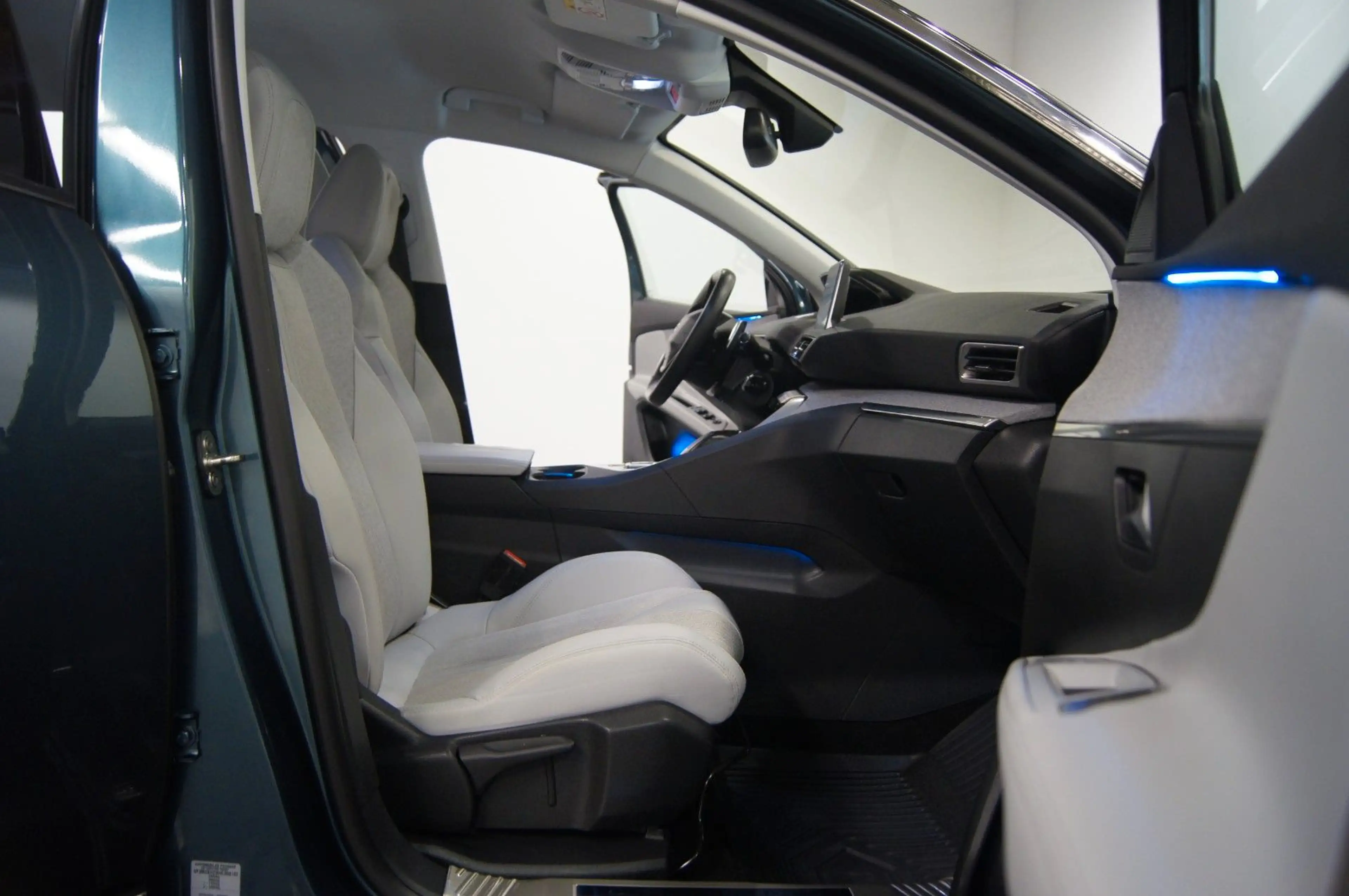 Peugeot 5008 Allure|LED|360°|7SITZ|AMBI|AUTOM. — photo 12