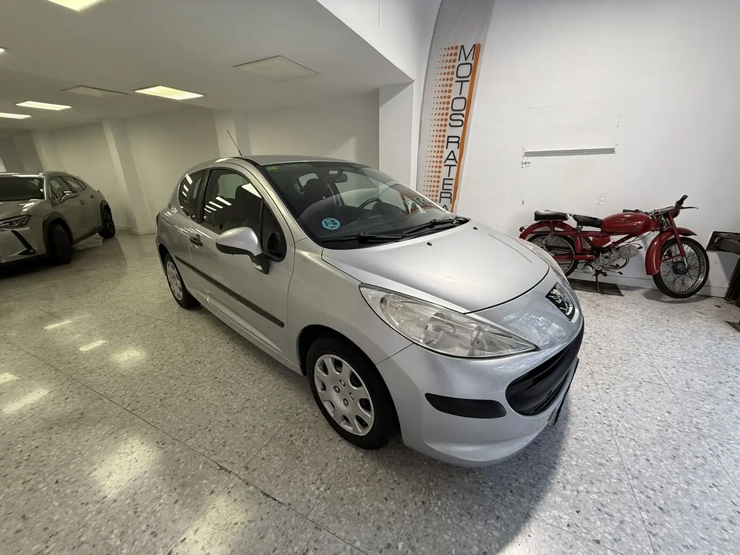 Peugeot 207 1.4i Urban 75 Zilver - 2