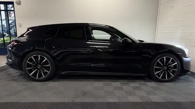 Porsche Taycan view 3