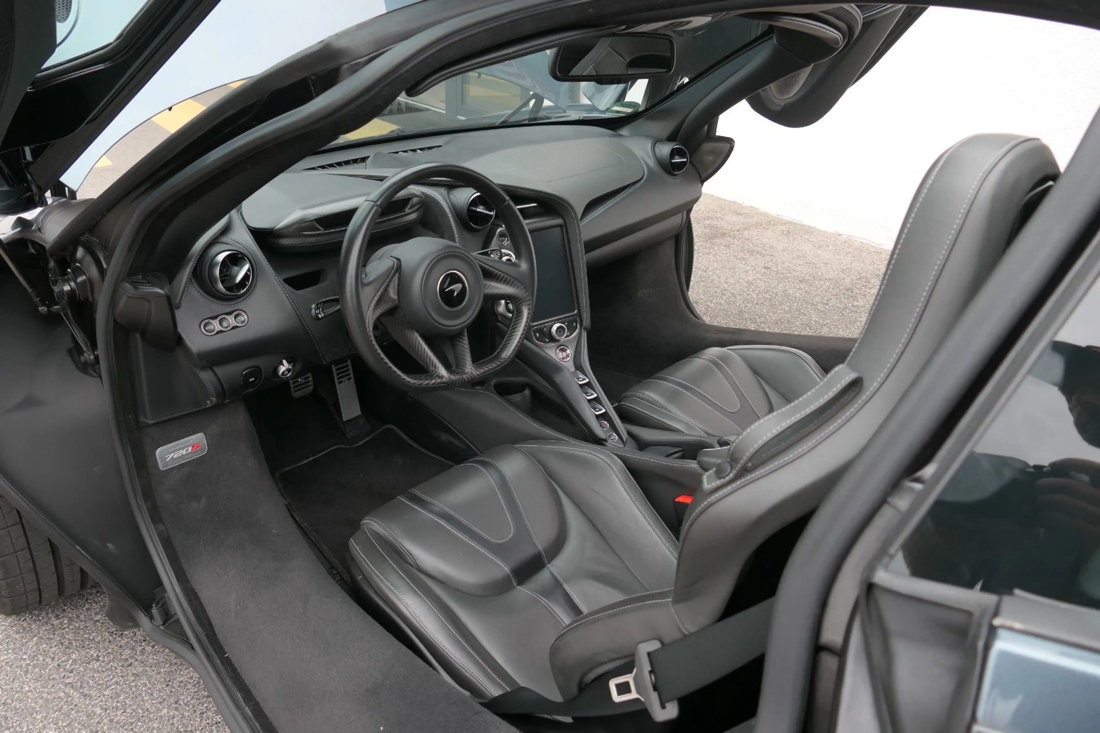 McLaren 720S - 360° - Lift - B&W — photo 11