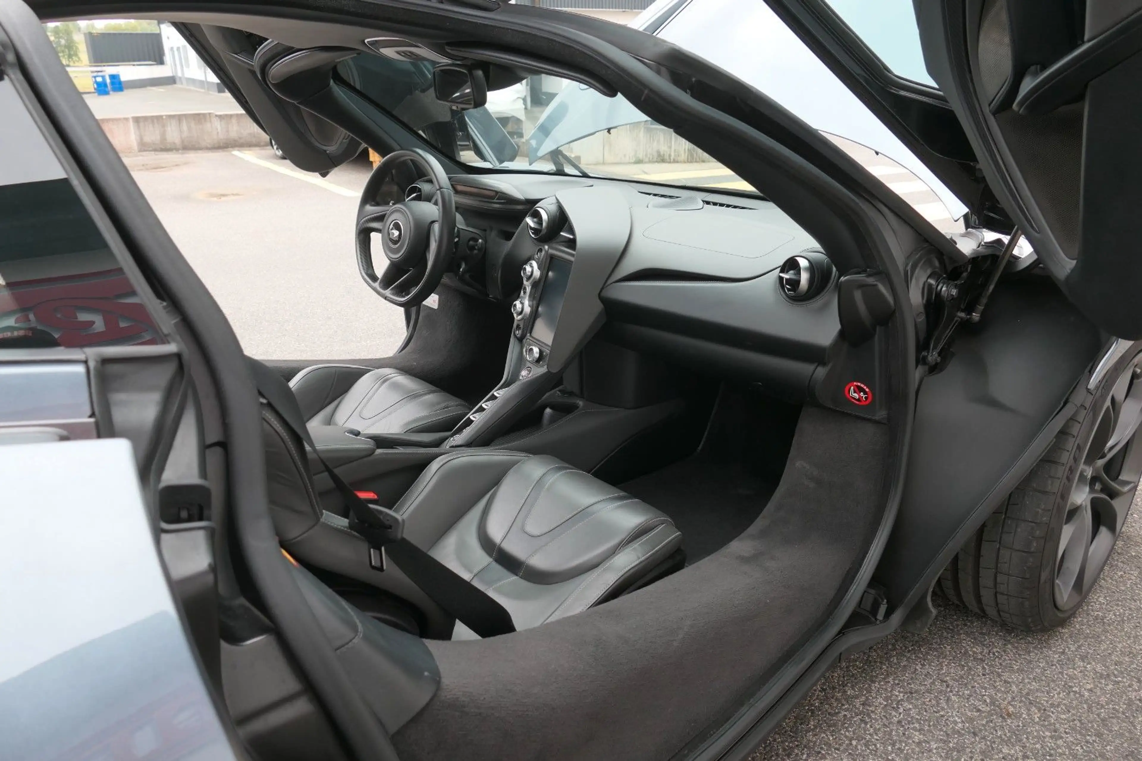 McLaren 720S - 360° - Lift - B&W — photo 13