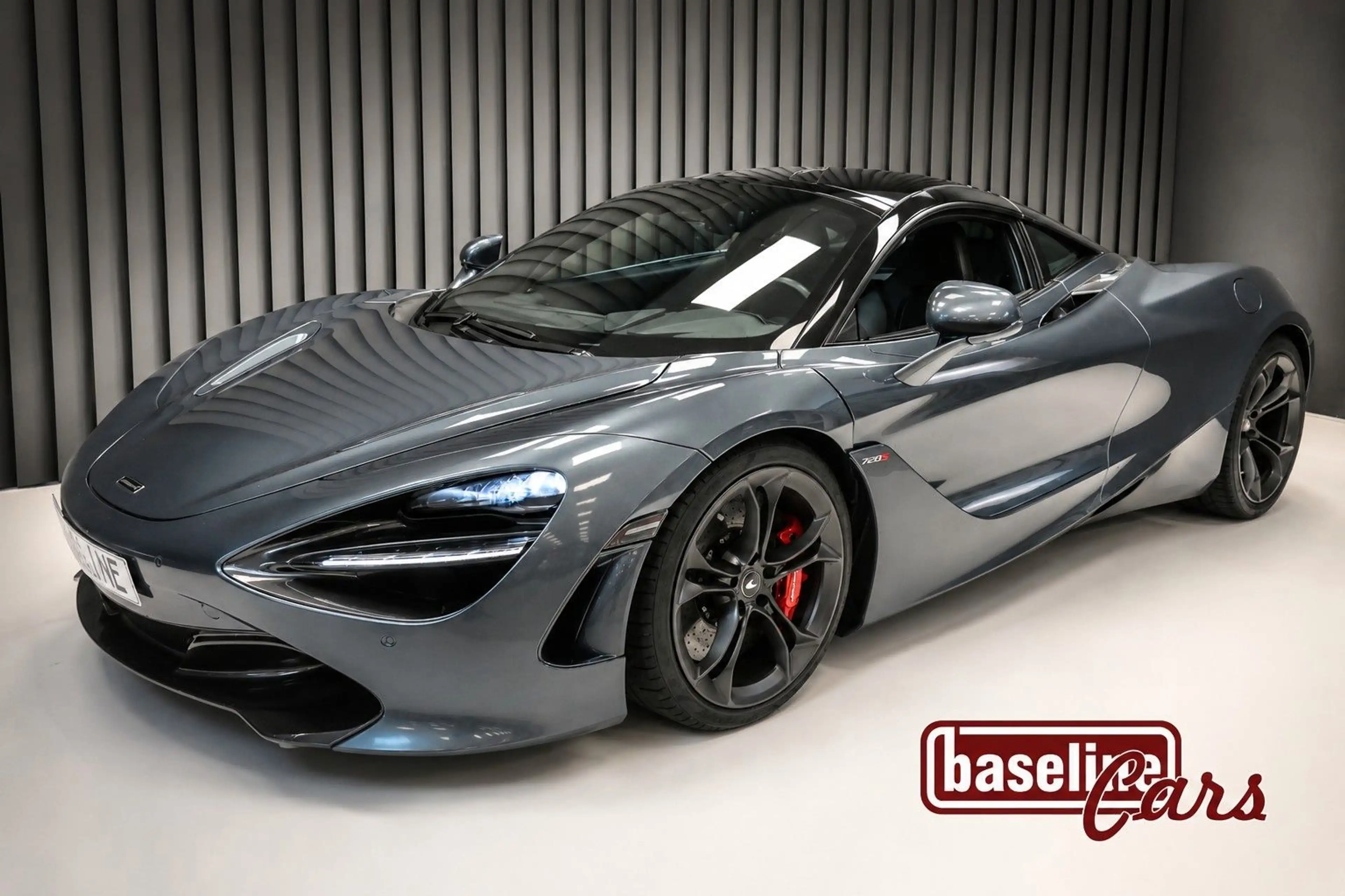 McLaren 720S - 360° - Lift - B&W