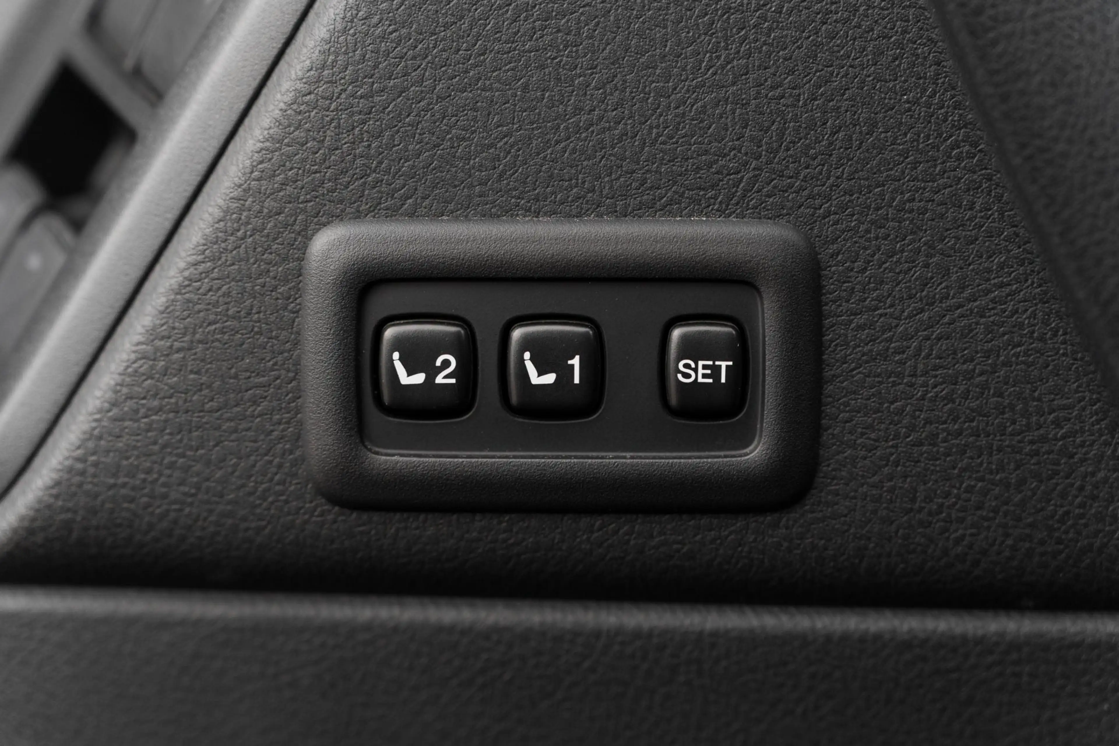 Toyota Land Cruiser 2.8 D-4D-F Executive Blind Van — photo 34