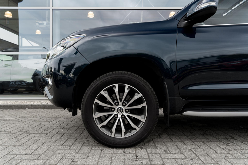 Toyota Land Cruiser 2.8 D-4D-F Executive Blind Van — photo 17
