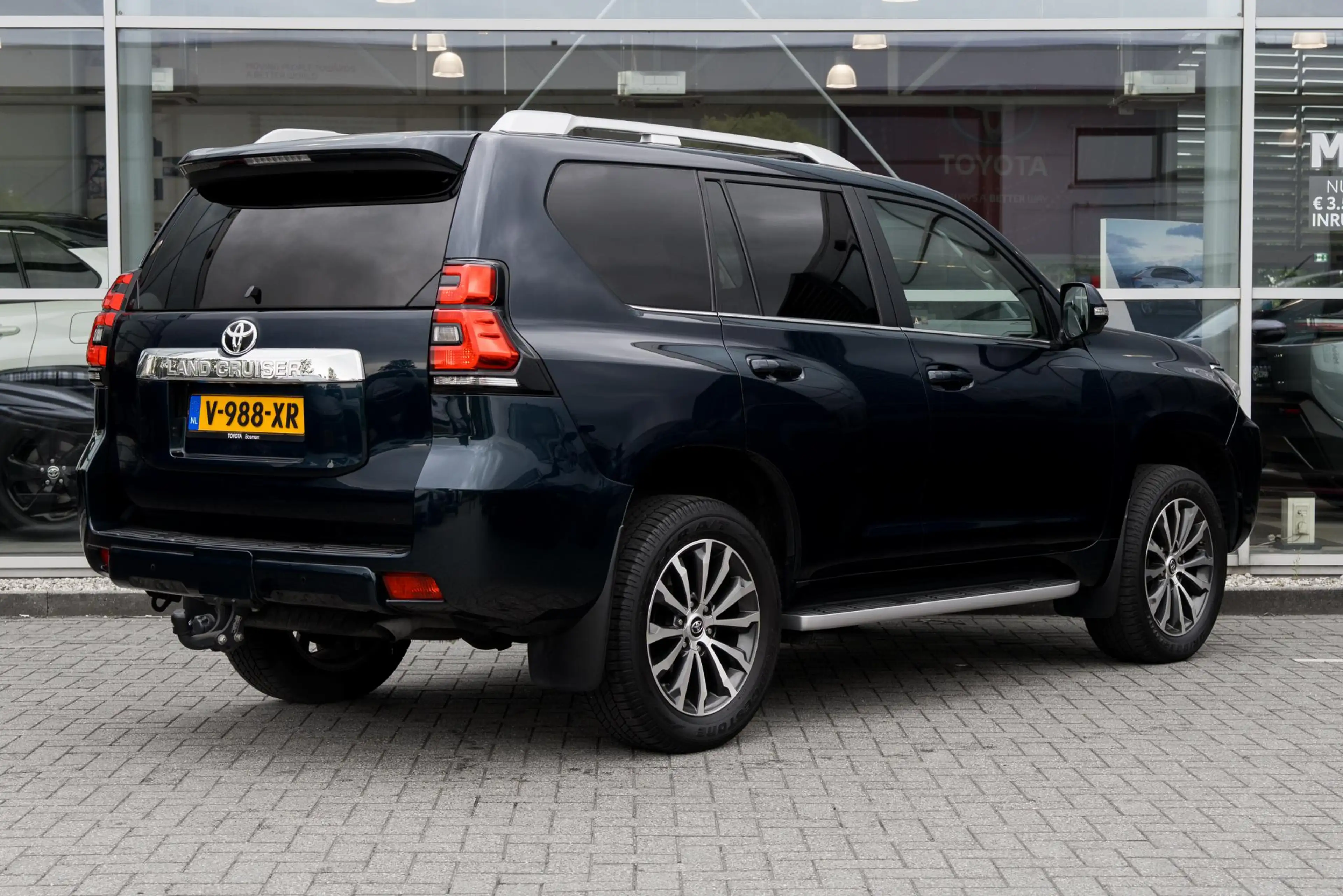 Toyota Land Cruiser 2.8 D-4D-F Executive Blind Van — photo 2