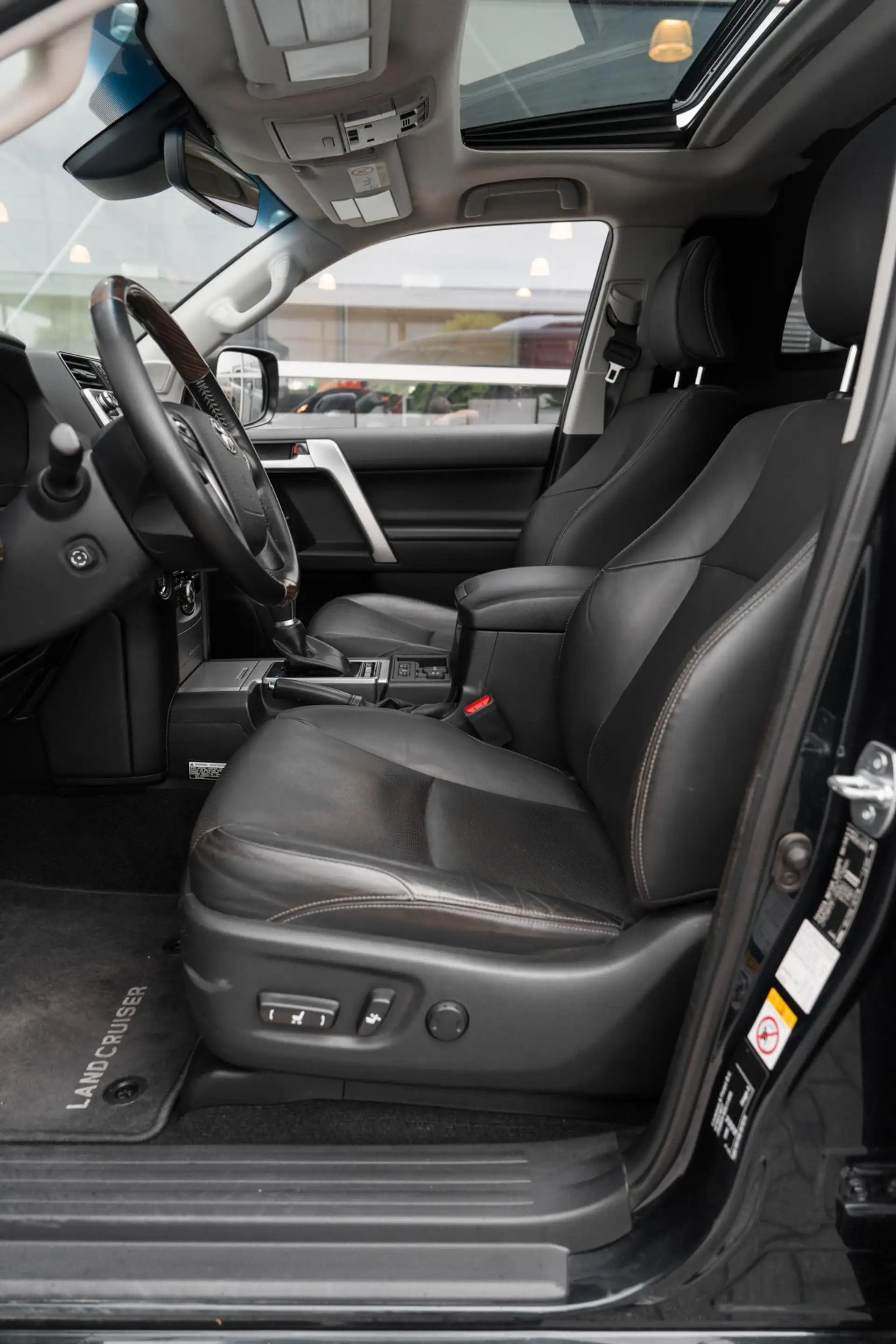 Toyota Land Cruiser 2.8 D-4D-F Executive Blind Van — photo 10