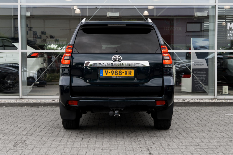 Toyota Land Cruiser 2.8 D-4D-F Executive Blind Van — photo 14