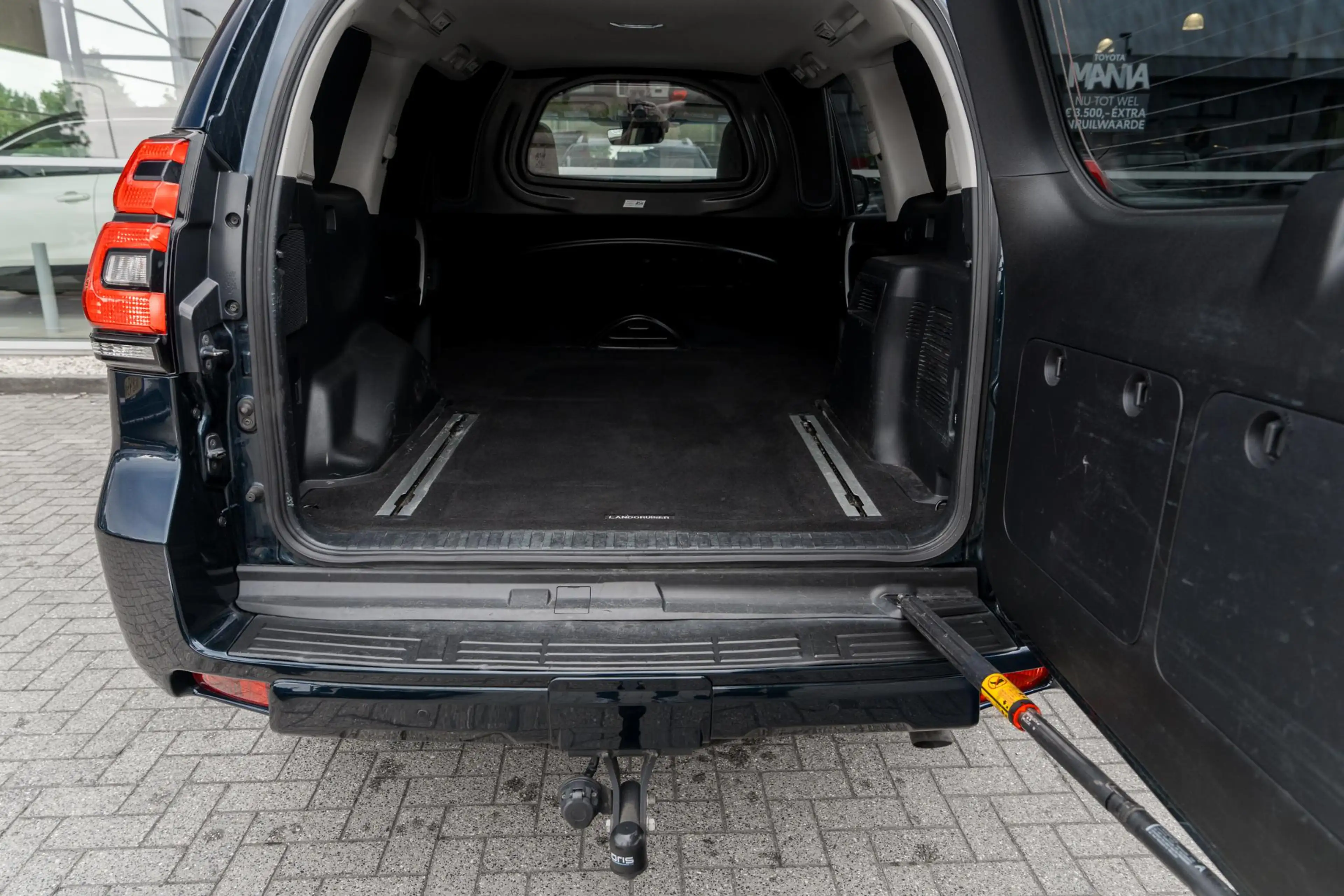 Toyota Land Cruiser 2.8 D-4D-F Executive Blind Van — photo 15