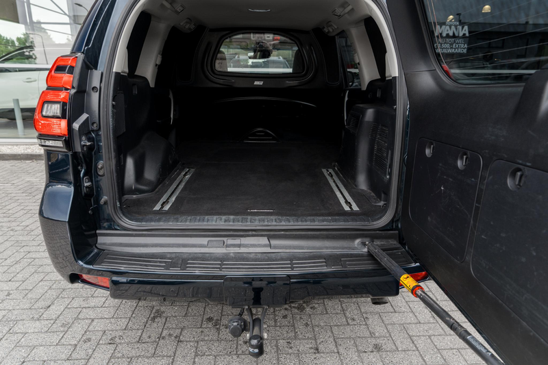 Toyota Land Cruiser 2.8 D-4D-F Executive Blind Van — photo 15
