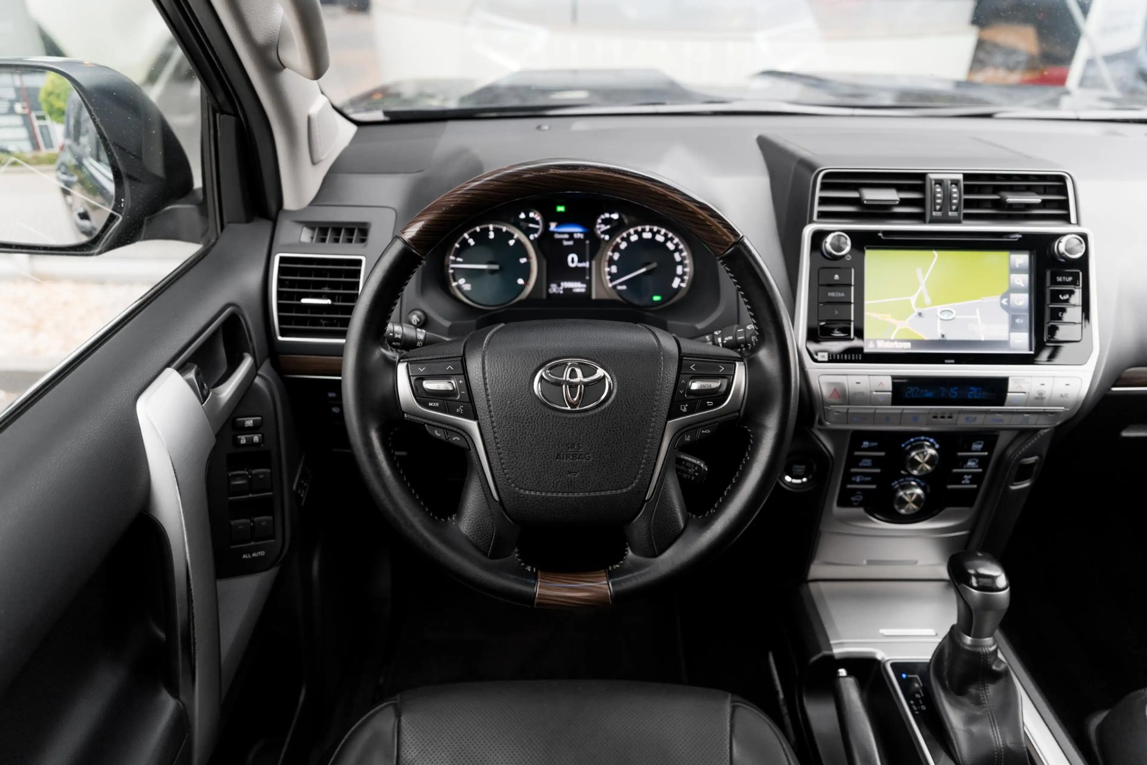 Toyota Land Cruiser 2.8 D-4D-F Executive Blind Van — photo 5