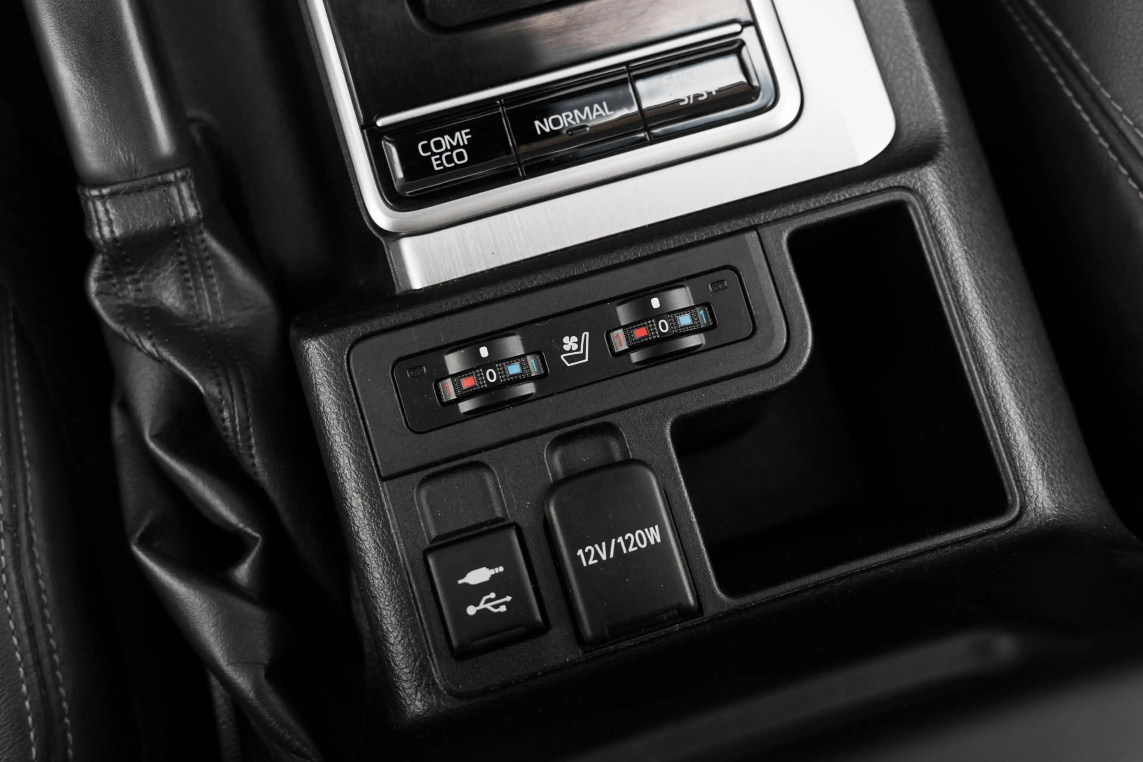 Toyota Land Cruiser 2.8 D-4D-F Executive Blind Van — photo 19