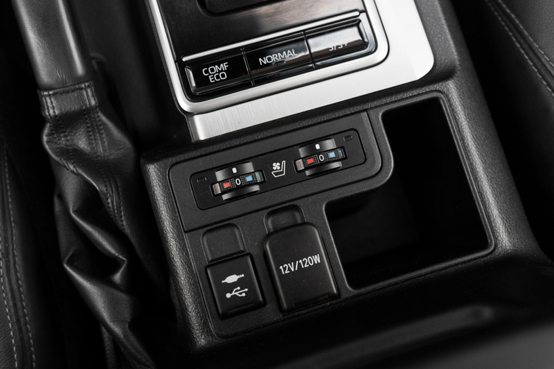 Toyota Land Cruiser 2.8 D-4D-F Executive Blind Van — photo 19