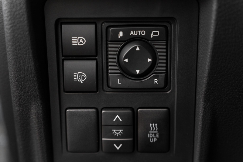Toyota Land Cruiser 2.8 D-4D-F Executive Blind Van — photo 32