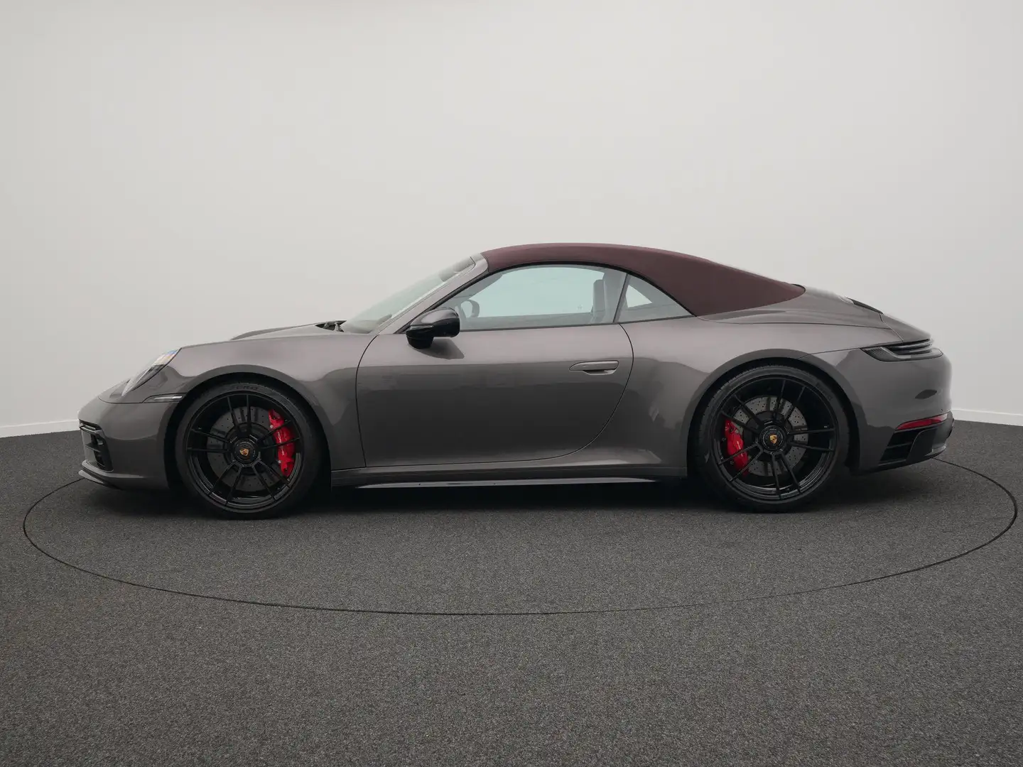 Porsche 992 Carrera 4 GTS Cabriolet Grijs - 2