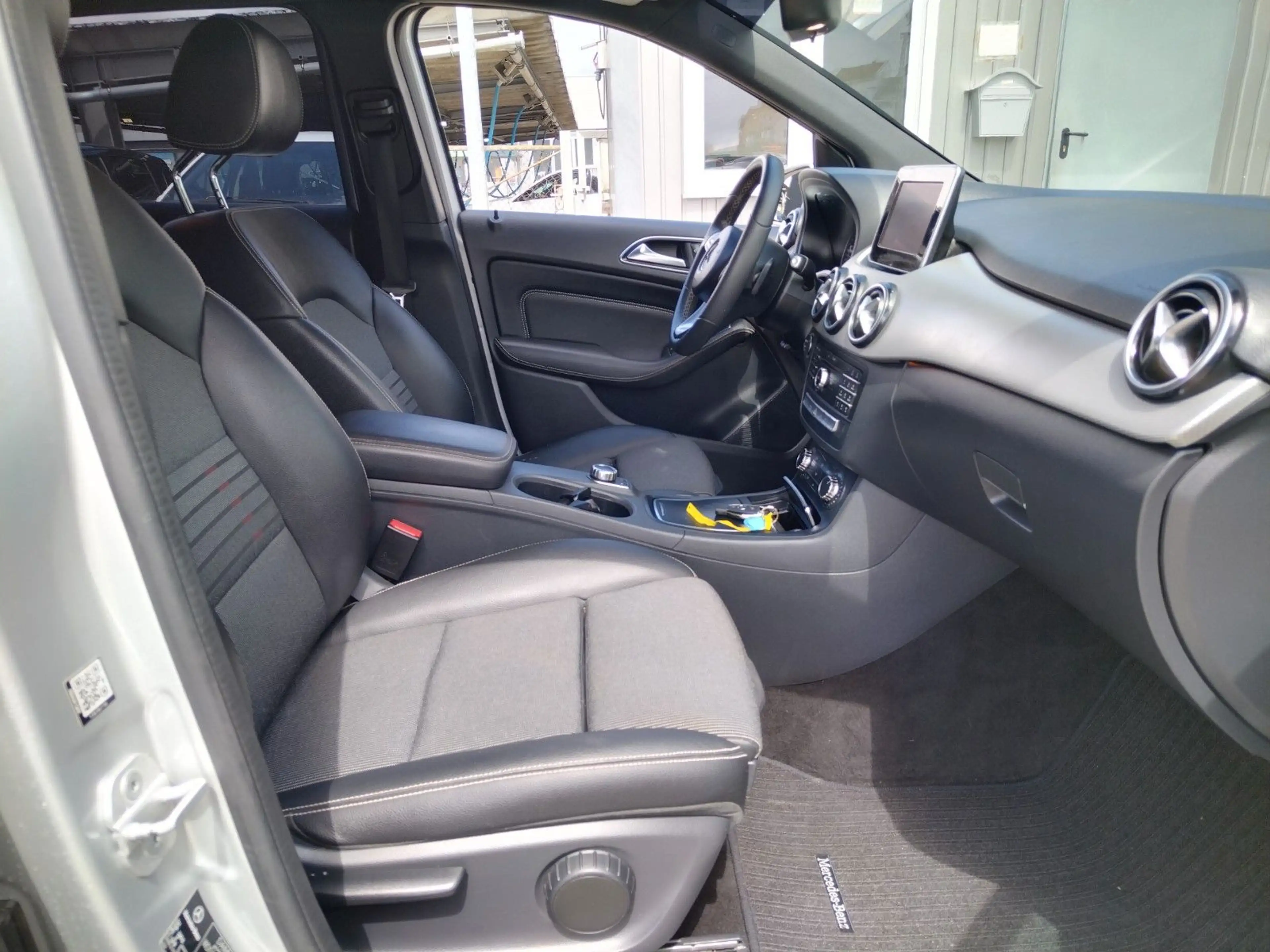 Mercedes-Benz B 200 +TÜV/NEU+GARANTIE+NAVI+PDC+SHZ+AHK+EURO 6 — photo 15
