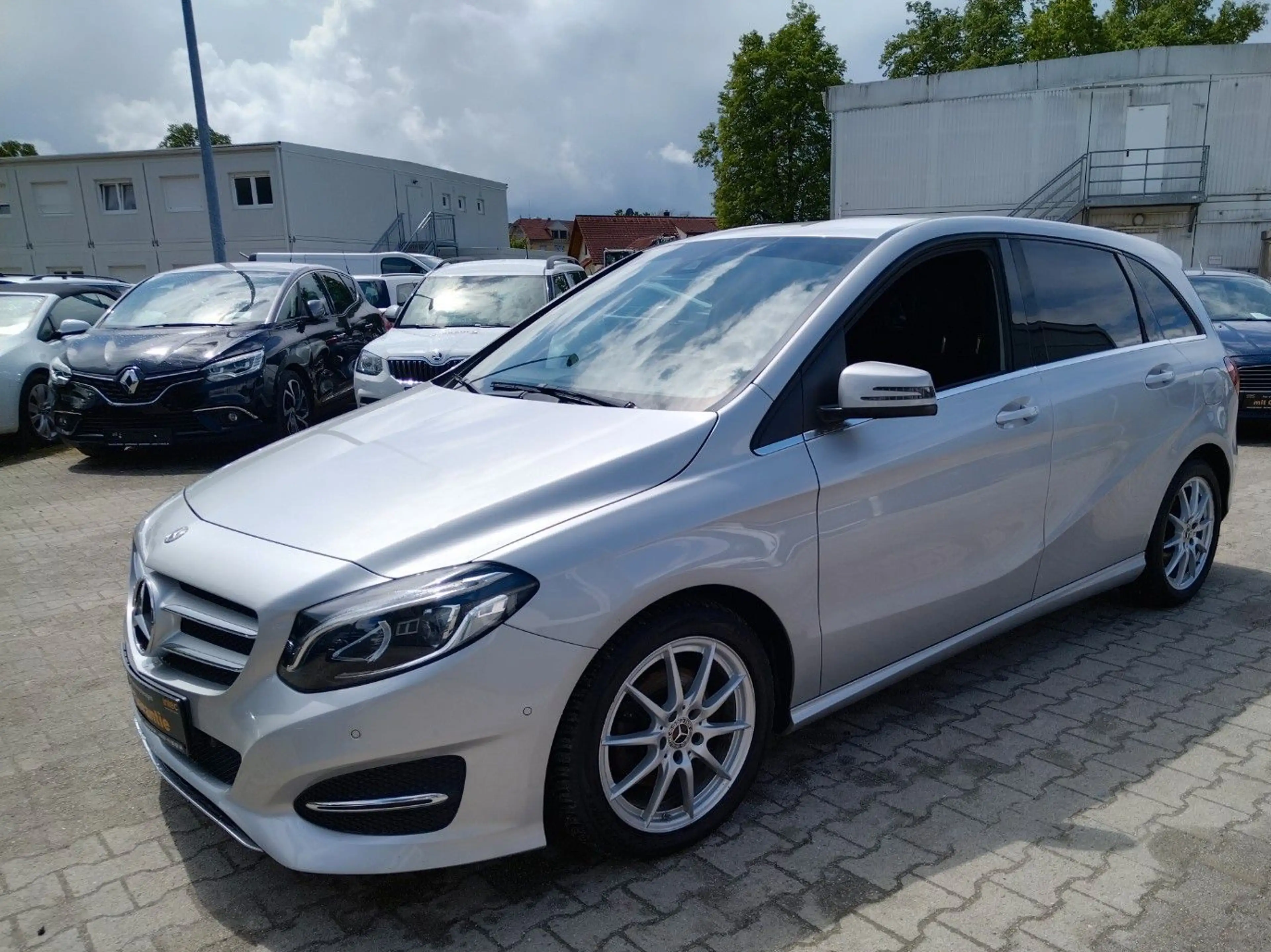 Mercedes-Benz B 200 +TÜV/NEU+GARANTIE+NAVI+PDC+SHZ+AHK+EURO 6