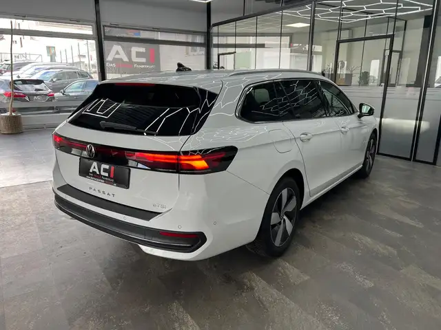 Volkswagen Passat view 8
