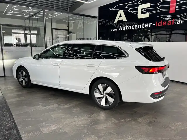 Volkswagen Passat view 5