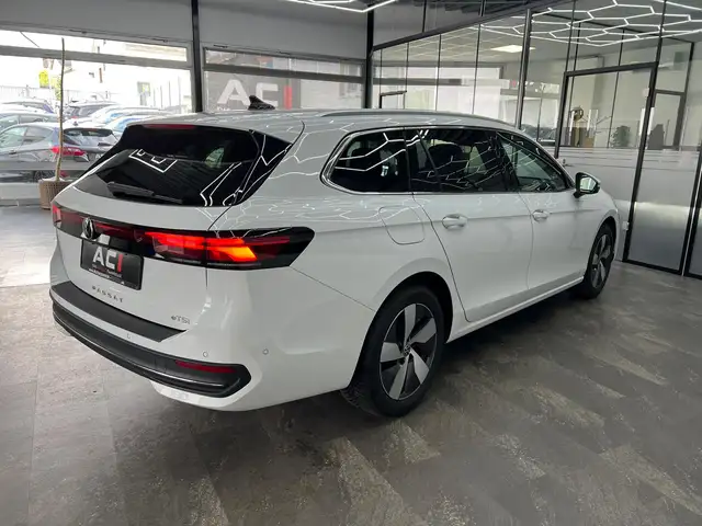 Volkswagen Passat view 9
